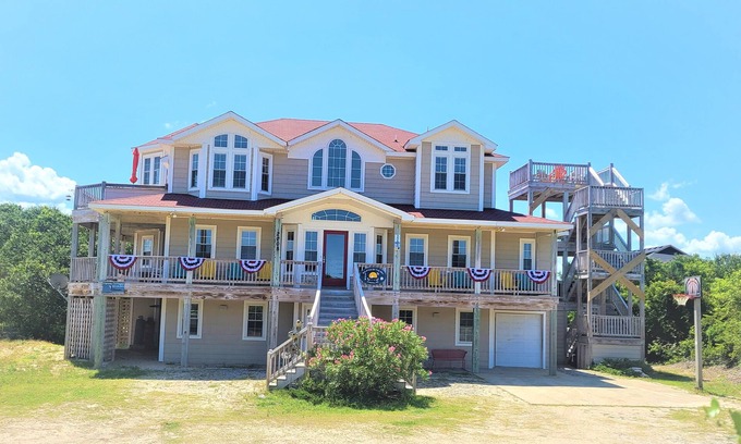 Carova Beach House | Solstice by the Sea. Free Pool HEAT for new 2025 reservations