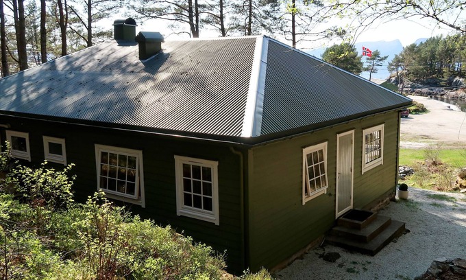 Hyllestad House | Solsvika by Interhome