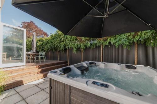 Somerfield House | Somerfield Statement - Bold 3BR House on Barrington