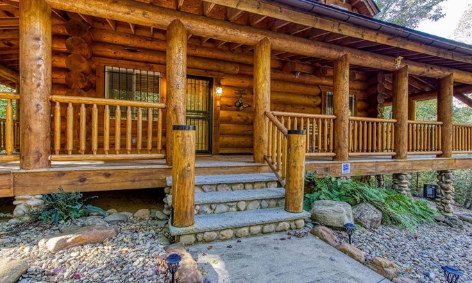 Cosby Cabin | Sonshine By The Stream, Creek Side, $685 FREE tickets each paid day!