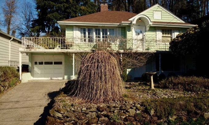 Mount Tabor House | Soothing 2-bedroom house with AC in SE Portland.