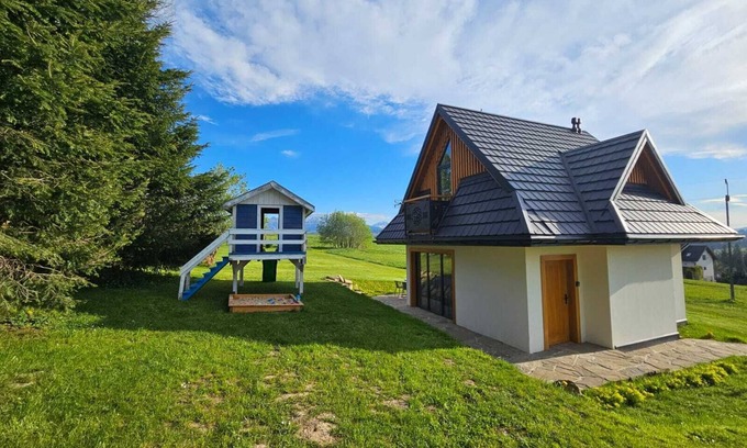 Czerwienne Ski Chalet | Soothing chalet with WiFi in charming Czerwienne in Lesser Poland.