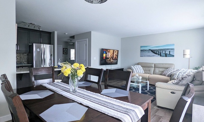 Stonebridge House | Sophie's @ Sask w/bsmnt suite - 4BR/3.5BA