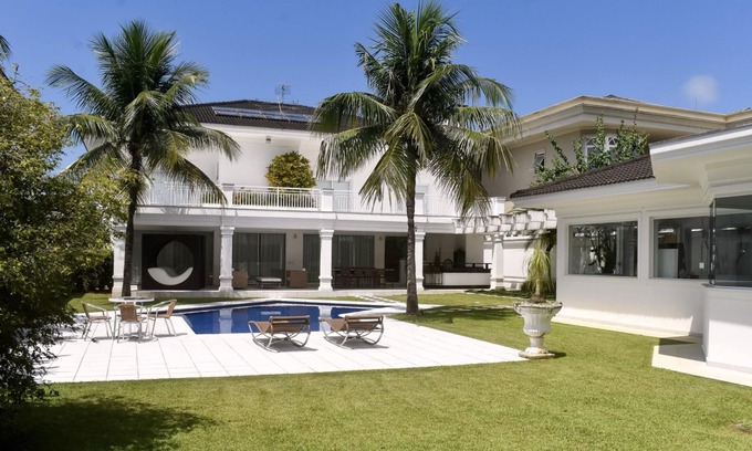 Jardim Acapulco House | Sophisticated luxury mansion in Jardim Acapulco