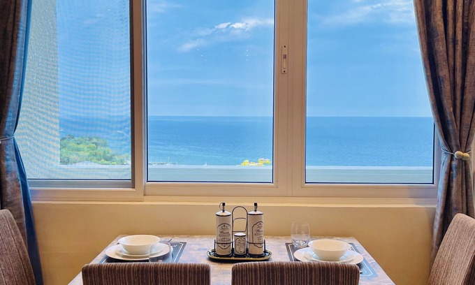 Lapu-Lapu Apartment | Sophisticated Oceanview Studio in La Mirada - 5 minutes away from Mactan Newtown