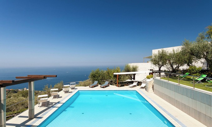 Schiazzano Villa | Sorrento Holidays – Villa Sole - 12 bedrooms - private pool and sea view