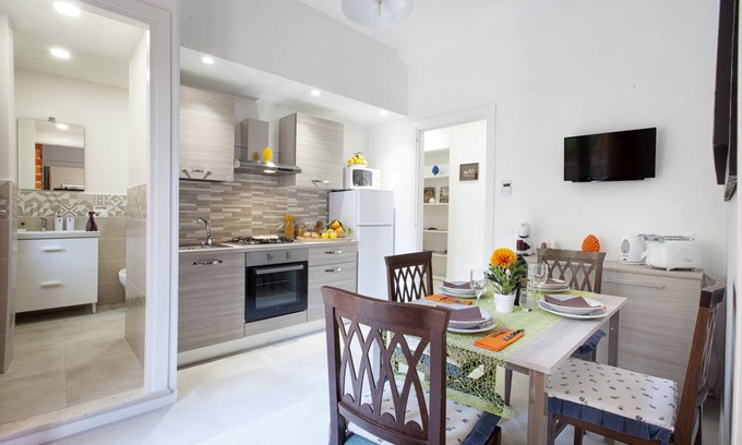 Sorrento City Centre Apartment | Sorrento Mahal Kita, Lovely 6-Bed in Sorrento