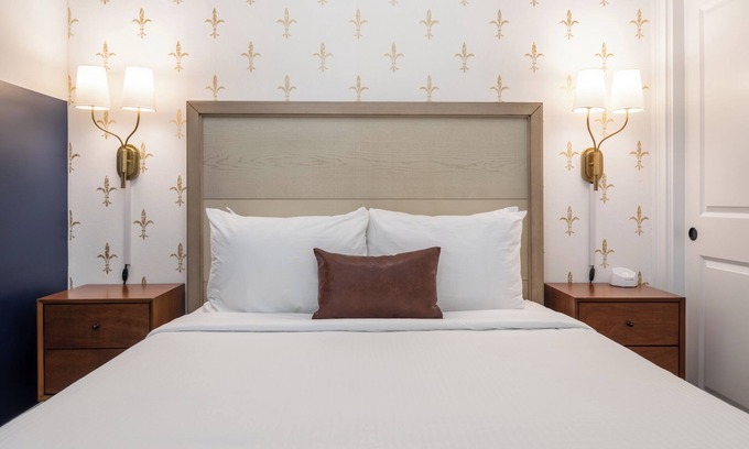 Rittenhouse Row Apartment | Sosuite | 1BR Apt w W/D, Desk Alcove