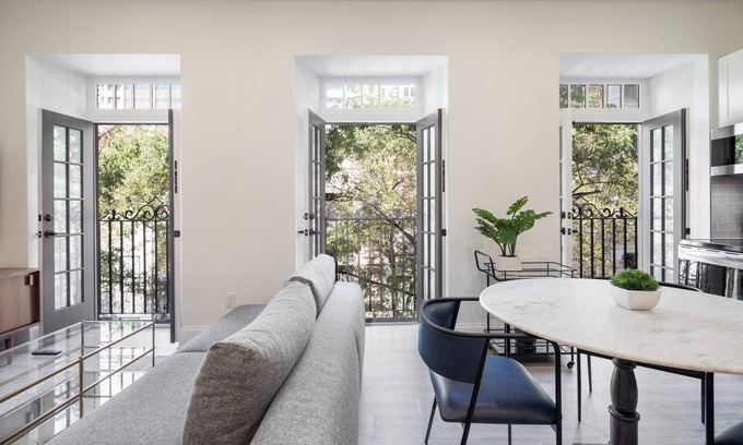 Rittenhouse Row Apartment | Sosuite | Juliet Balcony 1BR Apt w Laundry, Desk