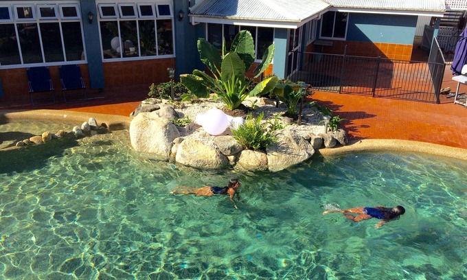 Woree Hotel | South Cairns Resort