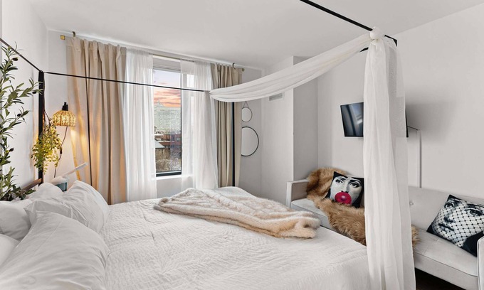 East Cambridge Apartment | South End Serenity: Your Family's Dream Getaway!