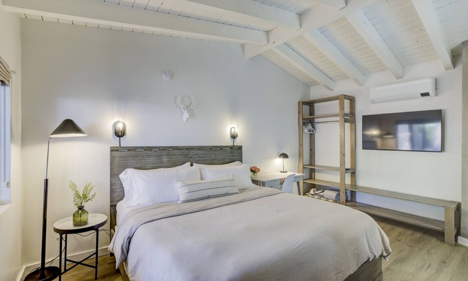 Lakeside Park Apartment | South Lake Chalet #2-Modern Boutique Suite-Minutes to Heavenly & Lake Tahoe