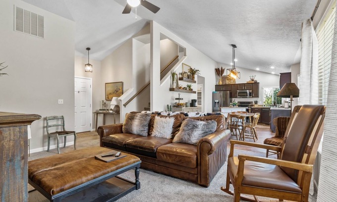 Nampa House | South Nampa BUNK HOUSE Sleeps 16!