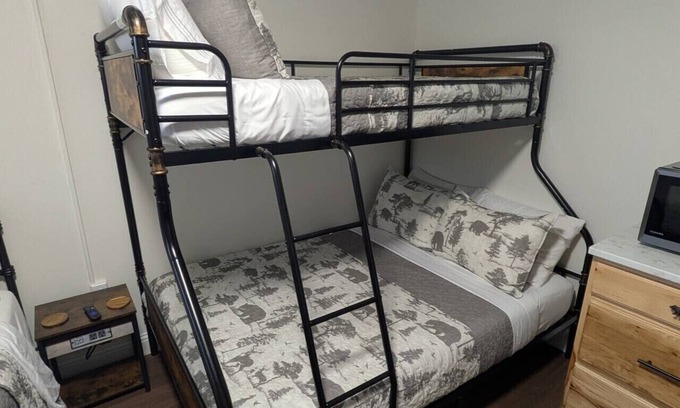 Canaan Apartment | South of the Border VT Room 7
