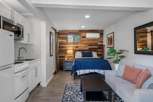 Oakford Park Apartment | South Tampa Central Location Efficiency Suite