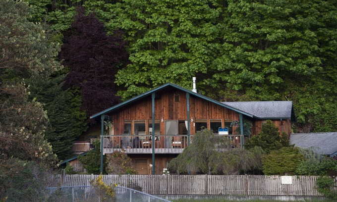 Clinton House | South Whidbey with water view, beach and hiking