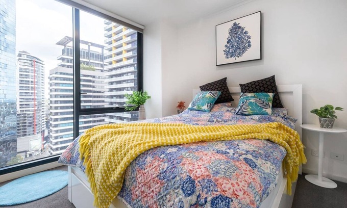 Southbank Apartment | Southbank Splendour A Sky High Stay with Parking