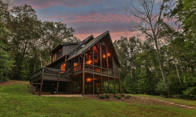 McCaysville Cabin | Southern Grace - River Front, Hot Tub, Game Room