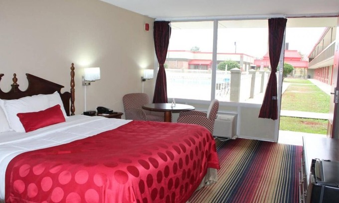 Perry House | Southern Hospitality! Comfy Unit, Breakfast