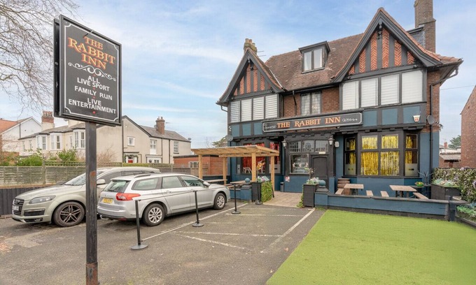 Southport House | Southport Rabbit Retreat - Sleeps 15