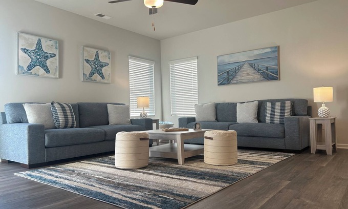 Southport House | Southport Seascape ¦ Coastal Charm ¦ 3BR Home ¦ 3 Miles to Oak Island