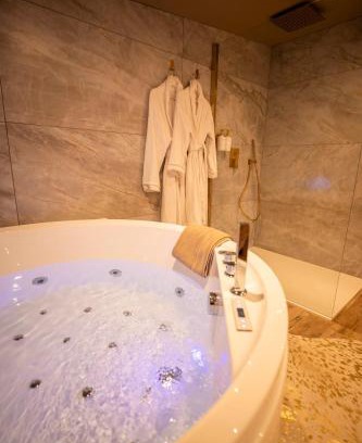 Berstett Apartment | Spa beige room