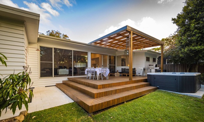 Tumbi Umbi House | Spa oasis - resort style living in the trees