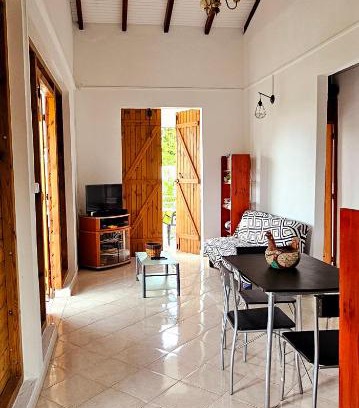 Anse-Bertrand House | Spacieux haut de villa proche plage