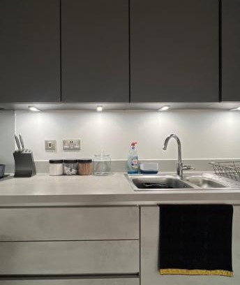 South Hornchurch Apartment | Spacious 1 bedroom apart - lux bright with balcony