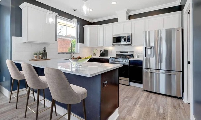 Weinland Park House | Spacious 18 Bed Home/ Rooftop Hot Tub