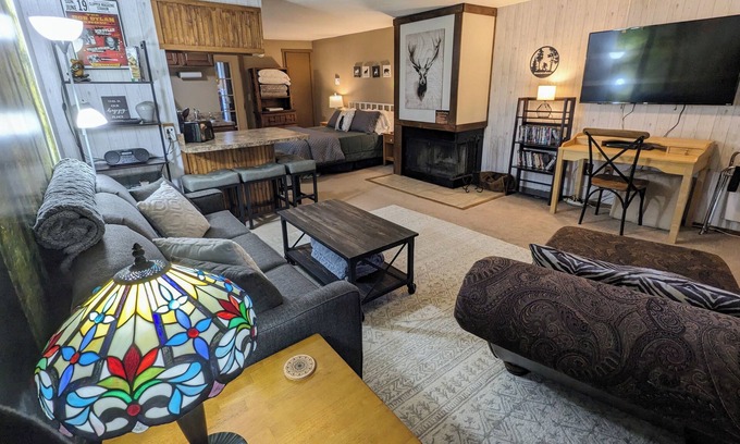 Snowshoe Condo | SPACIOUS 1st Flr Studio 3 min Walk 2 Slopes, Bike-friendly, Ridgewood #52