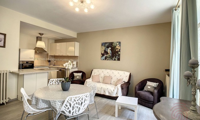 Lamalou-les-Bains Apartment | Spacious 2-Bedroom Apartment with Modern Amenities, 50m from City Center and Thermes in Lamalou