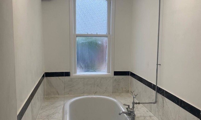 Runnymede Apartment | Spacious 2 bed apartment in Addlestone