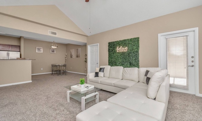 Astrodome Apartment | Spacious 2 Bed Gem π Downtown Houston w/Neon wall