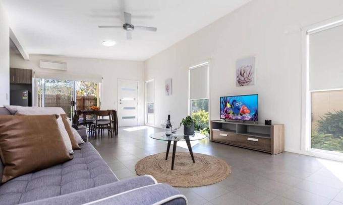 Cessnock House | Spacious 2 Bedroom & Parking Near Central Cessnock