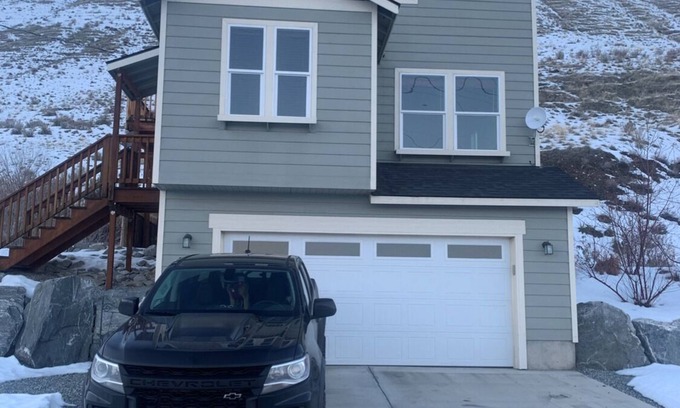Pateros House | Spacious 2 bedroom w/river view - 5 min to Alta Lake Golf Resort and State Park