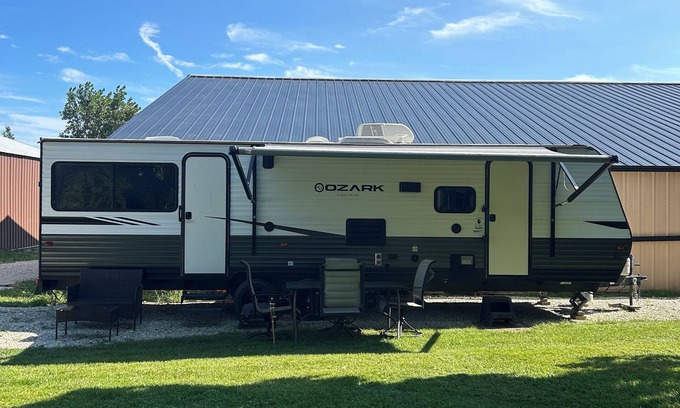 Salem Lakes House | Spacious 27’ RV on horse farm