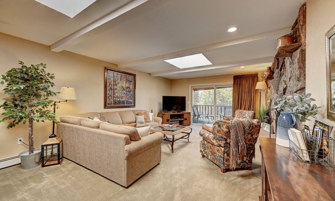 Winter Park Condo | Spacious 2B-2B Condo in WP - Mtn. Views, Hot Tub/Pool, Free Shuttle, Walkable