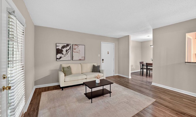 Marietta Apartment | Spacious 2Bd/2Bth Apt I Private Porch I Parking