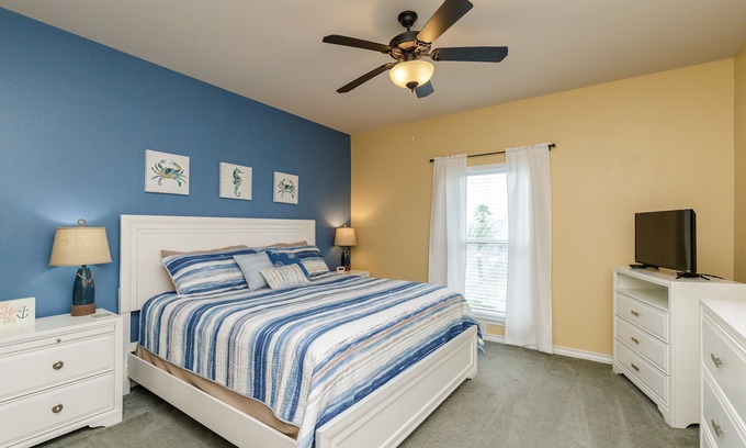 Corpus Christi Condo | Spacious 2br 2bath condo! On the canal with a boat lift!