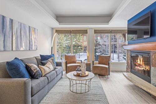 Canmore House | Spacious 2BR Oasis with Pool and Gym Close to Banff