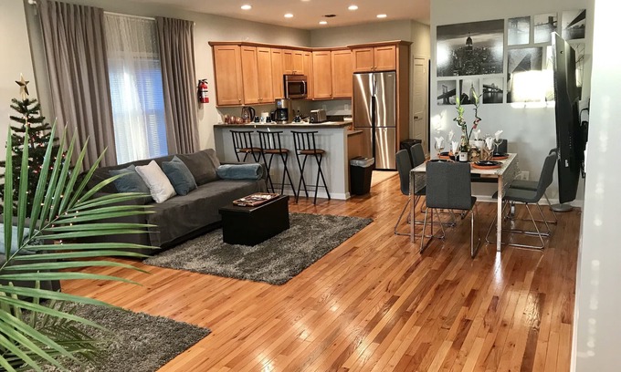North Bergen Apartment | Spacious 3 bed + 2 Bath + Free parking, mins to Manhattan and Airport