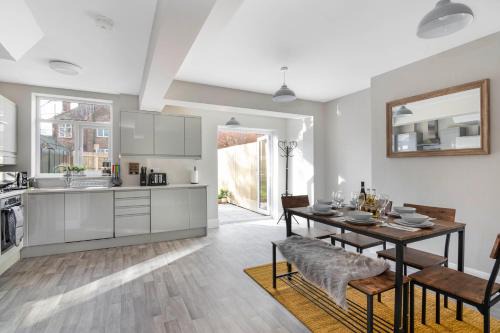 Southampton Apartment | Spacious 3 Bed House, Netflix, Garden, Parking