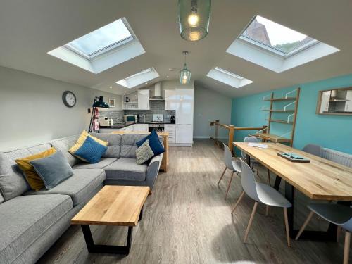 Westleigh Apartment | Spacious 3-Bed Seaview Retreat - Family-Friendly in Westward Ho!