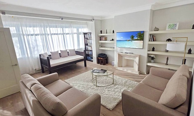 Hillside Apartment | Spacious 3-bedroom home with great transport links