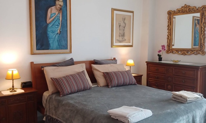 Materdei Apartment | Spacious 3-bedroom apartment with AC, WiFi in beautiful Napoli