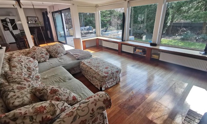 Piaseczno Villa | Spacious 3 Bedroom Family Oasis with Sauna, 20 min from Warsaw