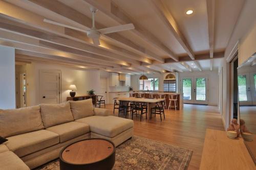 Waynesboro House | Spacious 3B2B Minutes to Skyline