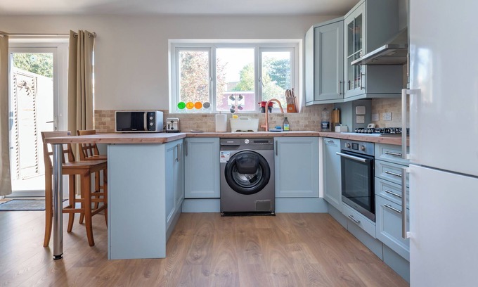 West Hill House | Spacious 3BDR Home with Workspace in Prime Spot