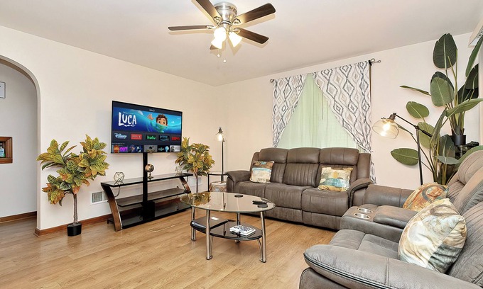 Waukegan House | ☆Spacious 3bdr near 6 Flags-Naval Base-Casino☆